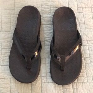 Orthaheel flip flops size 7